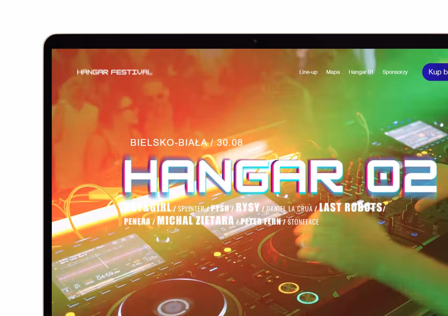 Hangar 02